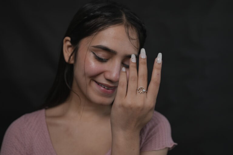 10 Romantic Ways to Propose with an Engagement Ring Under ₹30,000